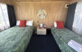 Queen/Single Cabin
